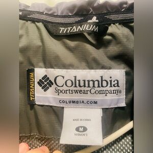 Medium Women’s Columbia Titanium Omni Tech Jacket Dark Gray